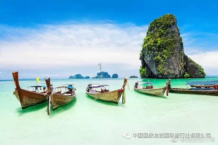 武汉江汉路步行街，建筑博物馆的光影。