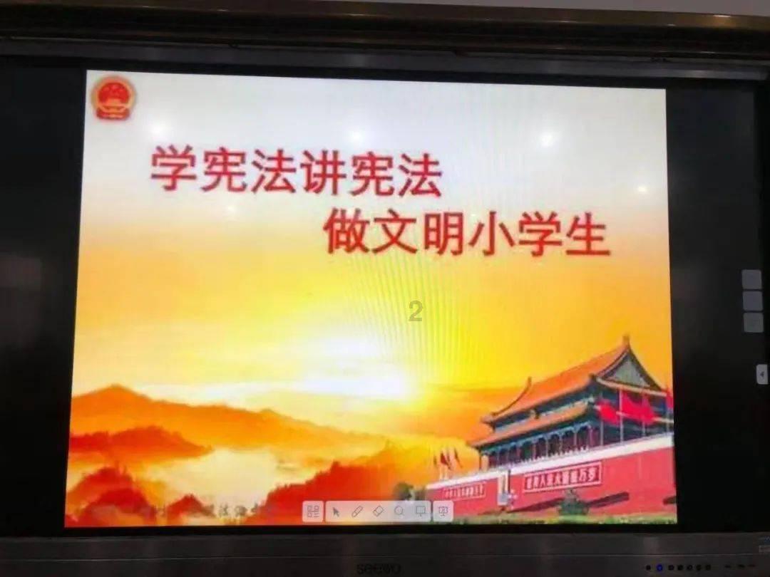 奇石粘满车,看似很酷炫!山西高速交警发出警示