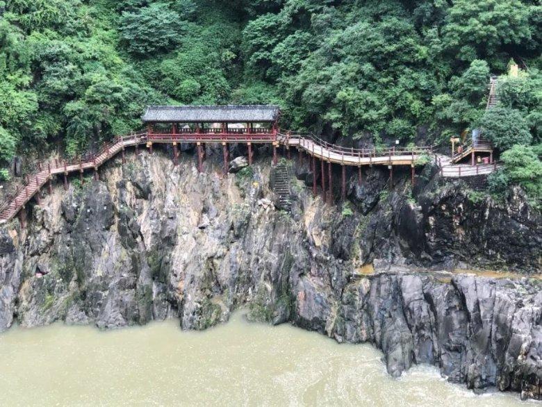 升空的愤怒奶奶